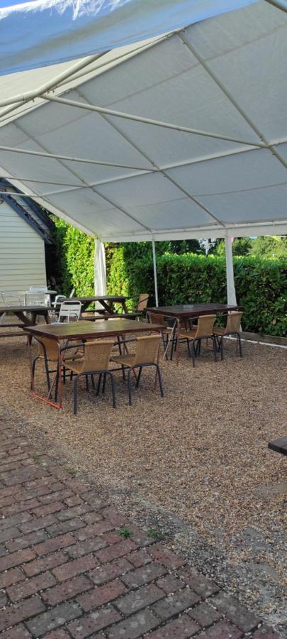 Garden Flat At The Infamous Piltdown Man Pub Lägenhet Fletching Exteriör bild